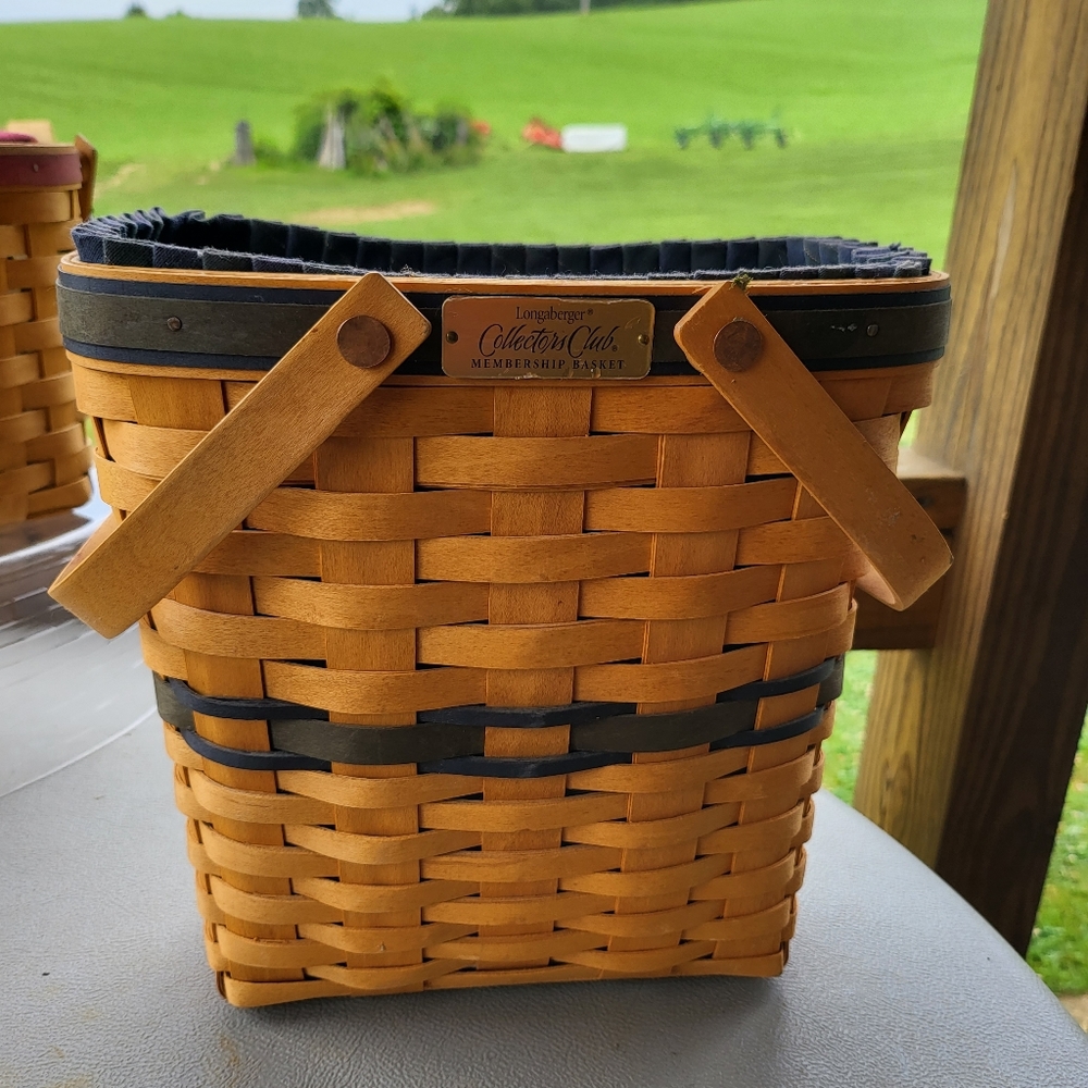 Longaberger Collectors Club Membership Basket Tall Key